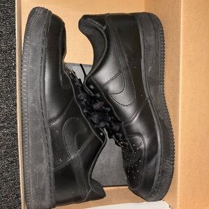 NIKE AIR FORCE 1 ‘07 Men’s size 7.5 All Black